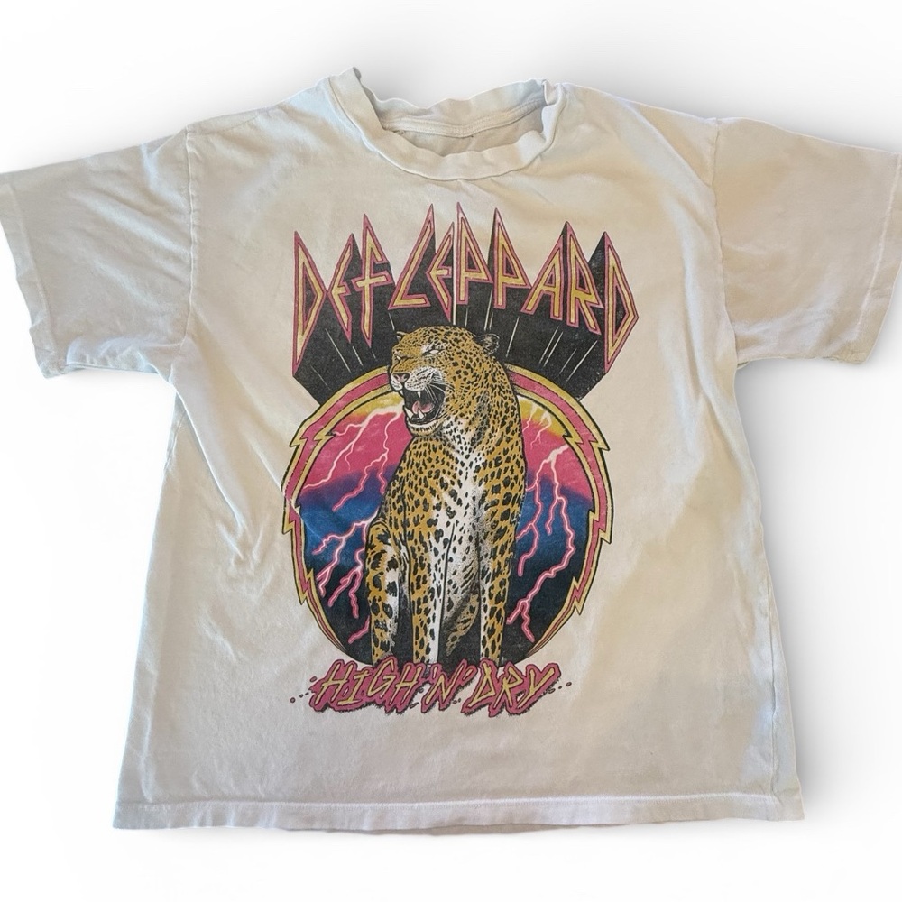Distressed Def Leppard Women's Cream Graphic Short Sleeve Tee